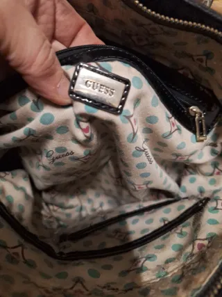 Bolso Guess Gris y Dorado