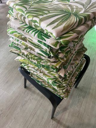 Cojines decorativos con estampado de hojas