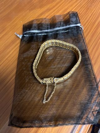 Pulsera dorada eslabones
