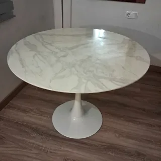 Mesa redonda diseño mármol seminueva