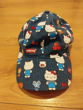 Conjunto Sudadera + Gorra Levi's X Hello Kitty
