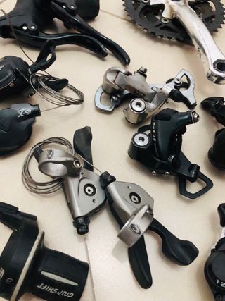 Lote piezas bicicleta (frenos, cambios, pedales)
