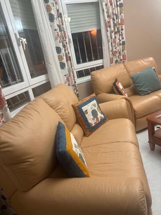 2 Divani in pelle color beige