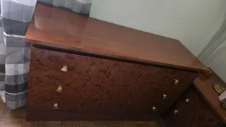 Conjunto dormitorio: 2 mesillas, cómoda y espejo