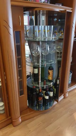 Vitrina de salón de madera