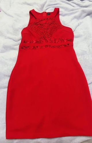 Vestido rojo con encaje
