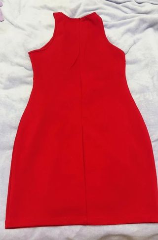 Vestido rojo con encaje