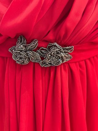 Vestido corto rojo escote asimétrico