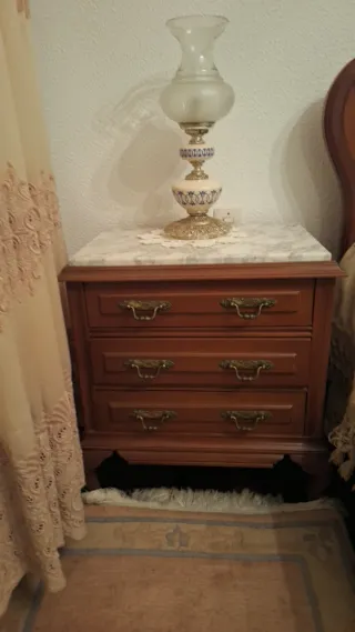 Cómoda y mesitas de noche madera