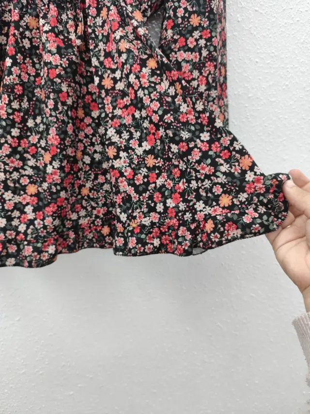 Blusa flores manga larga