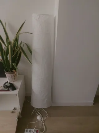 Lámpara de pie Ikea blanca