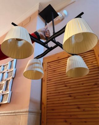 Lámpara de techo colgante beige y negra