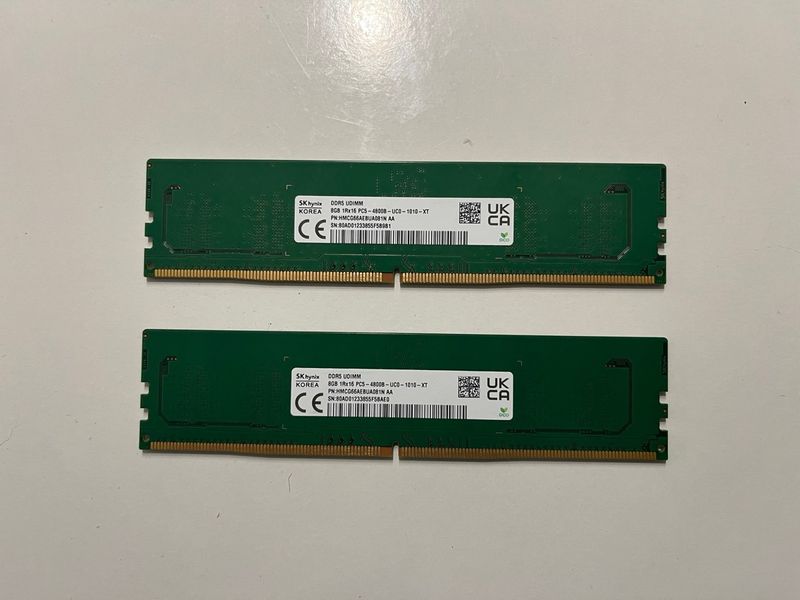 2x SK hynix DDR5 UDIMM 8GB 4800MHz