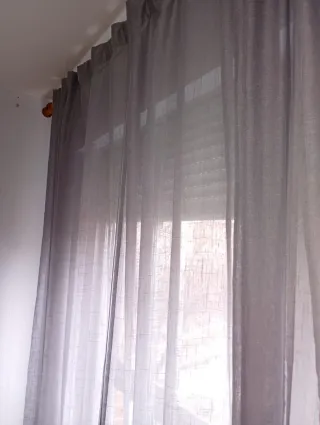 2 Cortinas grises transparentes
