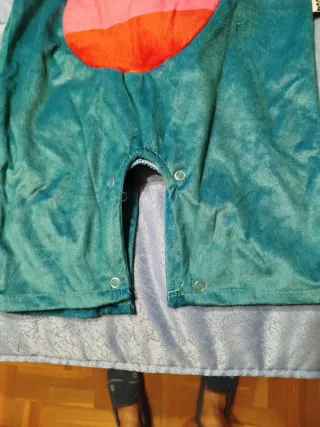 Disfraz de dinosaurio bebé