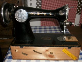 Máquina de Coser antigua Alfa