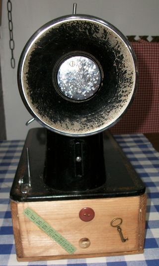 Máquina de Coser antigua Alfa