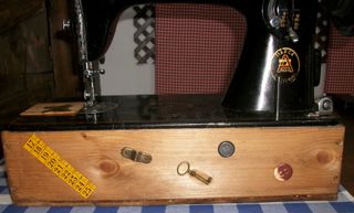 Máquina de Coser antigua Alfa