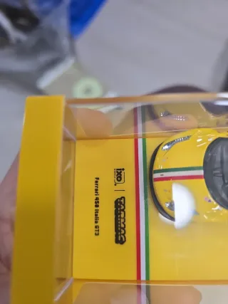 Coche de colección amarillo ROAD64