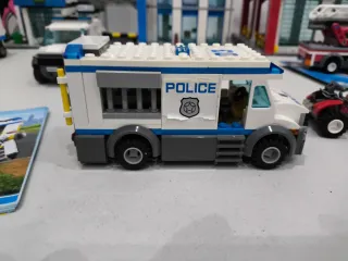 Furgoneta Policía y Quad Ladrones Lego