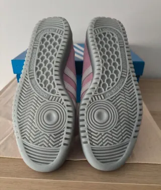 Zapatillas Adidas .talla 40.nuevas