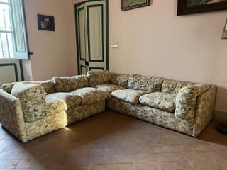 Sofá 5 plazas tela floral beige y verde