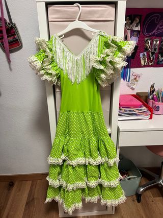 Vestido de flamenca verde con lunares