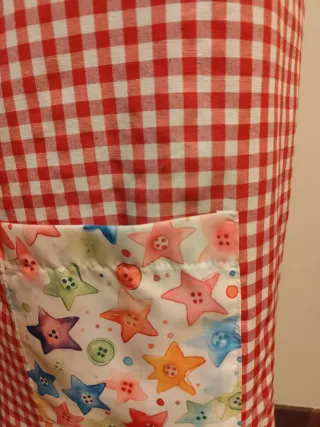 Bata maestra cuadros rojos