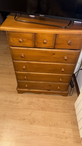 Cómoda y mueble TV de pino macizo. Muy buen estado
