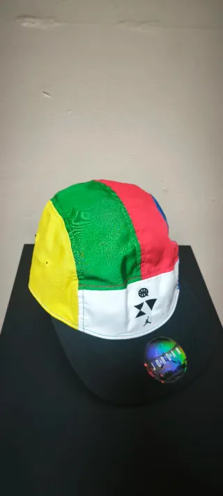 Gorra Jordan Multicolor y Negra