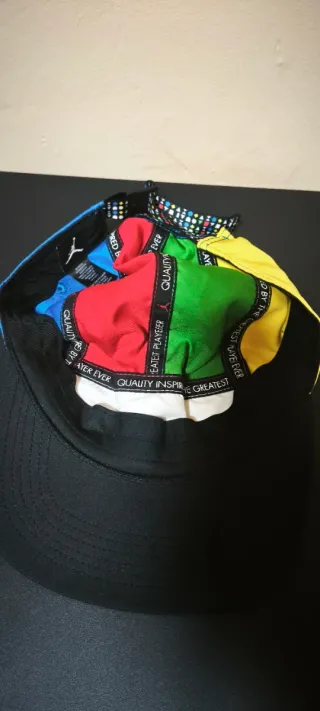 Gorra Jordan Multicolor y Negra