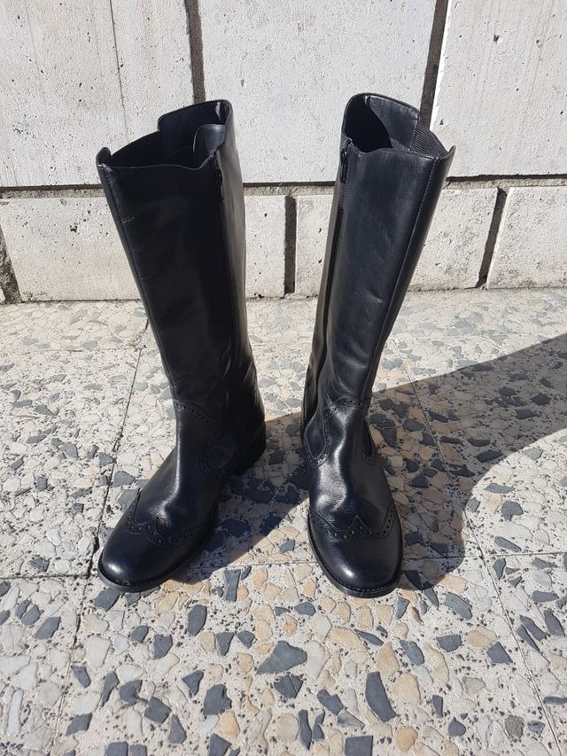 Botas negras de cuero numero 39 de caña especial