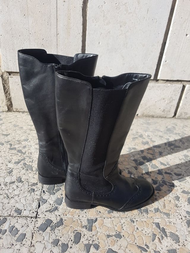 Botas negras de cuero numero 39 de caña especial
