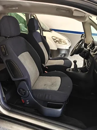 Peugeot 1007 2005