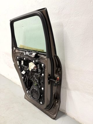 Puerta trasera izquierda Porsche Cayenne 2010-2014 7P0833311