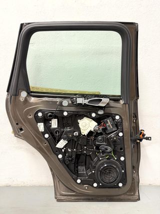 Puerta trasera izquierda Porsche Cayenne 2010-2014 7P0833311