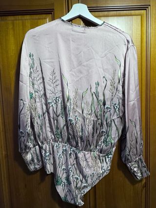 Body Zara flores rosa