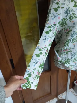 Blusa floral manga larga mujer
