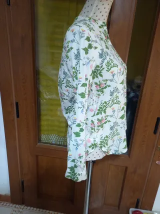 Blusa floral manga larga mujer