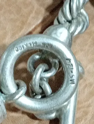 Cordón de plata trenzado..160 gramos.57 cm.