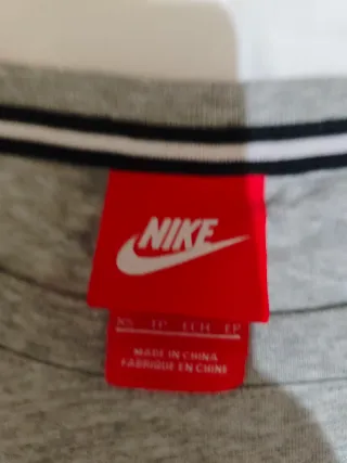 Camiseta Nike mujer gris y naranja