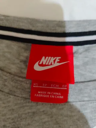 Camiseta Nike mujer gris y naranja