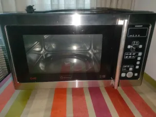 Microondas Balay con Grill. Y marco para integrar.