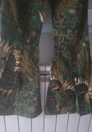 Pantalones hippies verdes con estampado