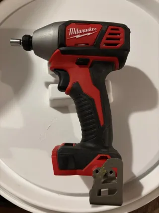 Atornillador Impacto Milwaukee M18 BID