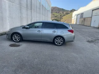 Toyota Auris Hybrid Touring Sports Advance 2015