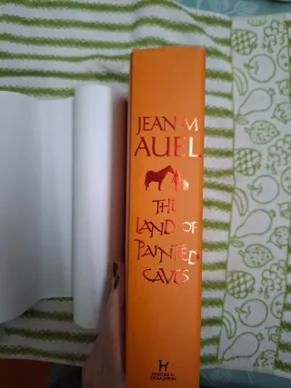 (auel)/land of painted caves