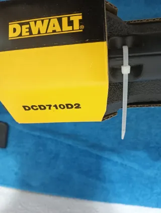 Taladro Dewalt 12V XR DCD710D2