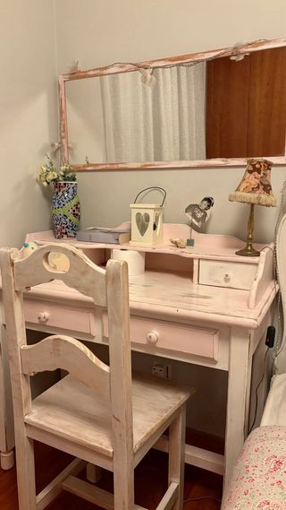 Cama y tocador vintage