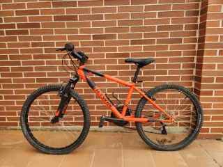 Bicicleta B'TWIN Montaña Suspensión Naranja